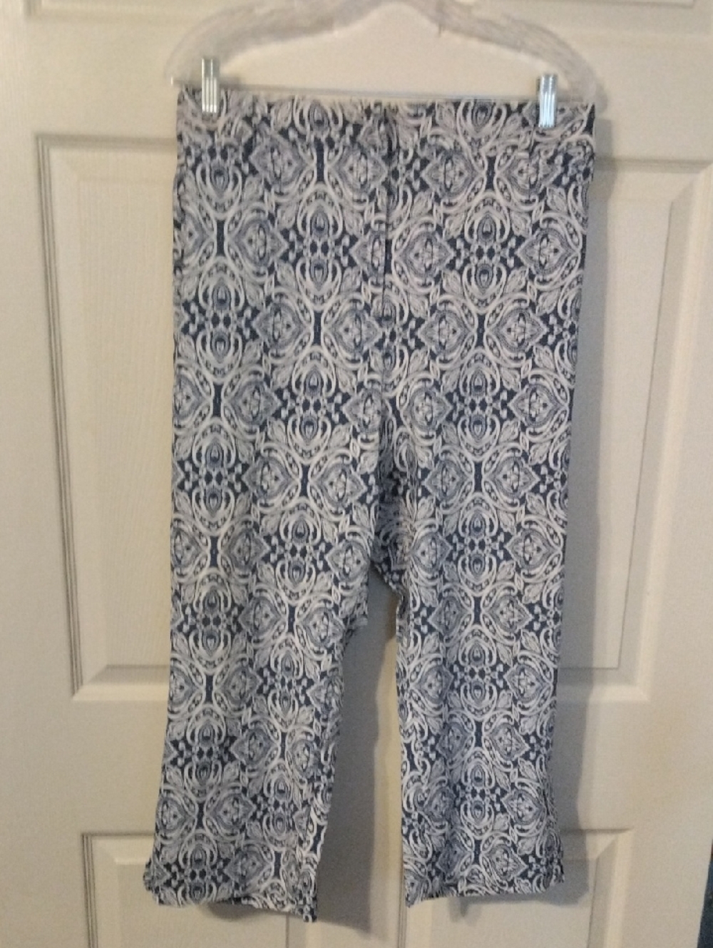 Lane Bryant Blue and White Paisley Four-Season Capris